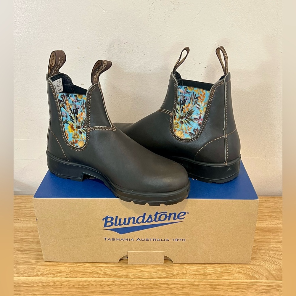 Never worn! Blundstone Brown and Teal Elastic Sided Boots